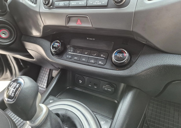 Kia Sportage cena 49900 przebieg: 180000, rok produkcji 2015 z Białobrzegi małe 497